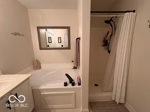 Photo of 1240 Legacy Lane, Indianapolis, IN