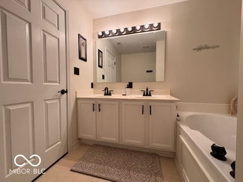 Photo of 1240 Legacy Lane, Indianapolis, IN