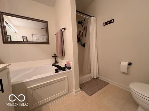 Photo of 1240 Legacy Lane, Indianapolis, IN