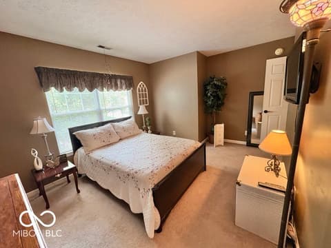 Photo of 1240 Legacy Lane, Indianapolis, IN