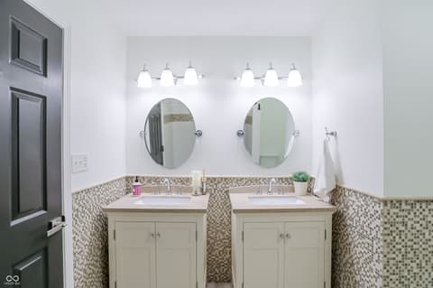 Photo of 512 Lexington Boulevard, Carmel, IN