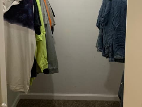 Walk In Closets — 2469 Country Manor Street, North Vernon, IN