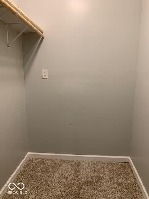 Walk In Closets — 2469 Country Manor Street, North Vernon, IN