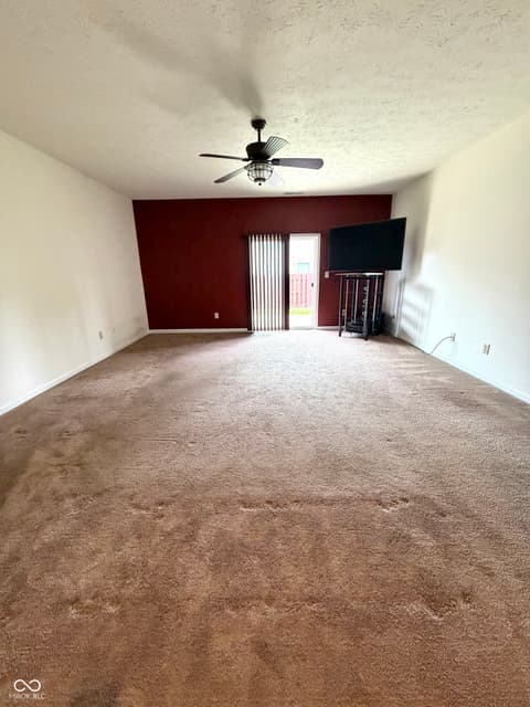 Living room at 881 Sommersweet Run, Greenwood, IN