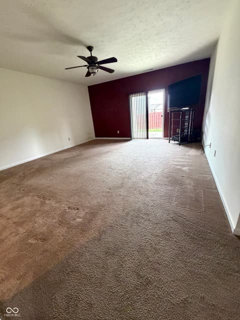 Living room at 881 Sommersweet Run, Greenwood, IN