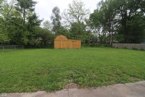 Yard at 43 E Cragmont Drive, Indianapolis, IN