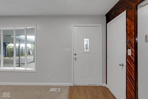 Foyer at 2525 E Jackson Street, Muncie, IN