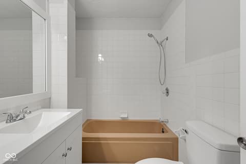 Bathroom at 2525 E Jackson Street, Muncie, IN