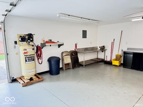Garage at 509 N Waldemere Avenue, Muncie, IN