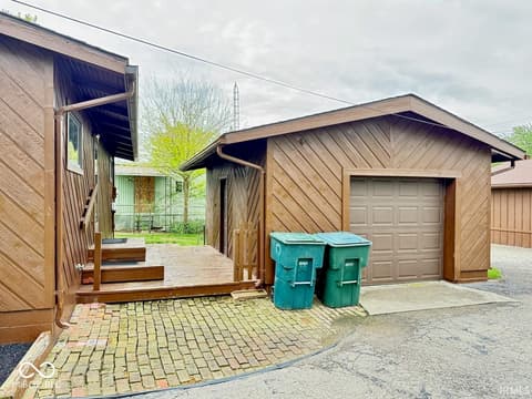 Garage at 509 N Waldemere Avenue, Muncie, IN