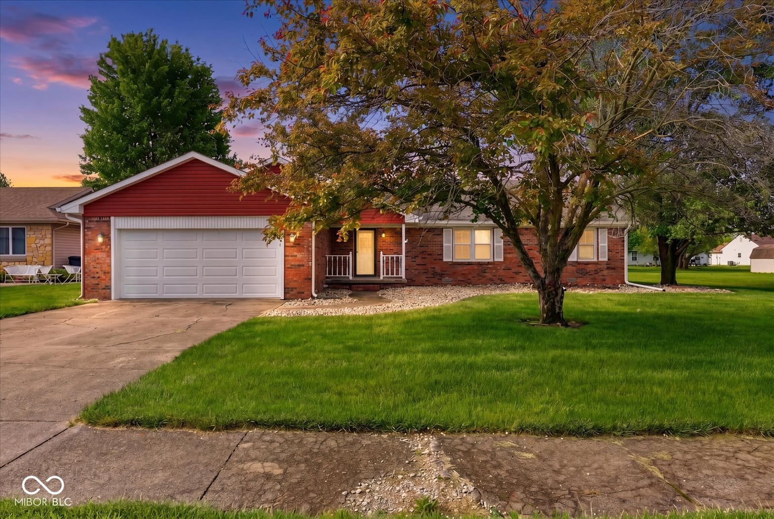 Photo of 915 Oak Park Drive, Shelbyville, IN