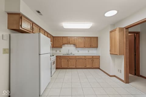 Photo of 7947 Bentley Commons Drive, Indianapolis, IN