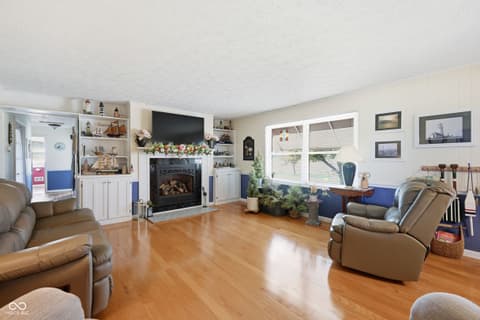Living room at 1761 W State Road 32 Highway, Winchester, IN