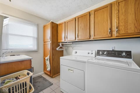 Laundry room at 1761 W State Road 32 Highway, Winchester, IN