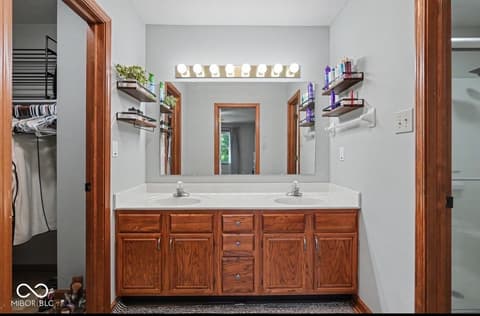 Photo of 516 Palmyra Drive, Indianapolis, IN