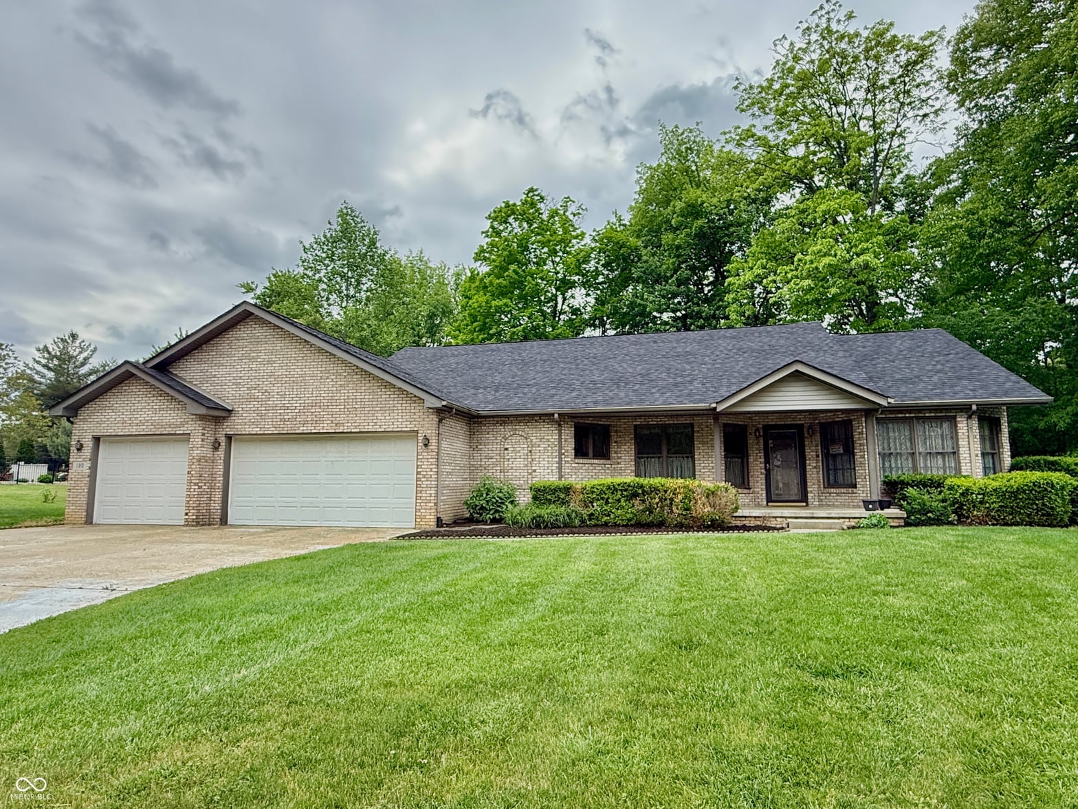 Photo of 180 Oakbrook Drive, Columbus, IN