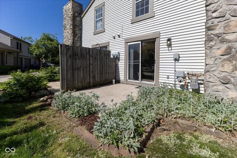Photo of 7913 Hunters Path, Indianapolis, IN