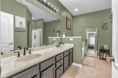 Photo of 549 Rickels Court, Whiteland, IN