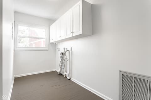 Photo of 310 W Ash Street, Zionsville, IN