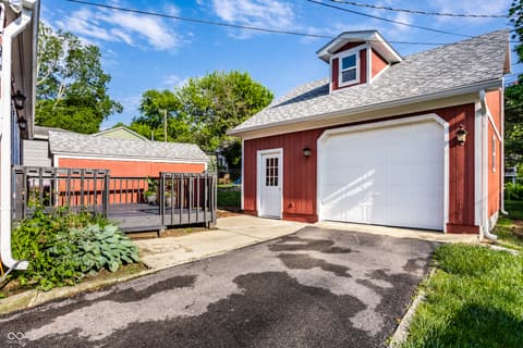 Photo of 310 W Ash Street, Zionsville, IN