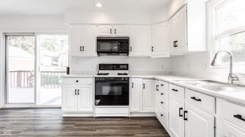 Photo of 310 W Ash Street, Zionsville, IN