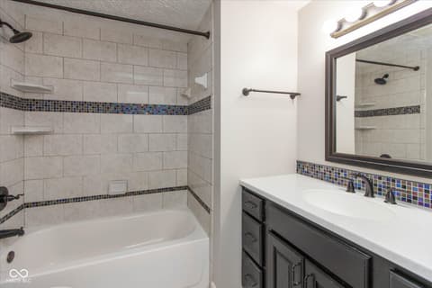 Photo of 6133 Drawbridge Lane, Indianapolis, IN