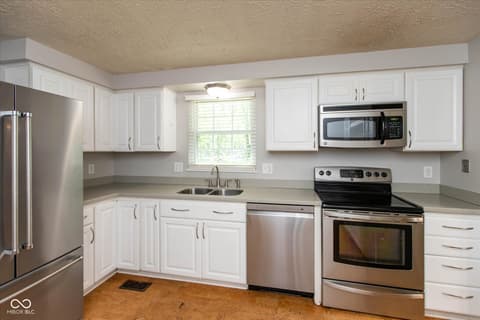 Photo of 6133 Drawbridge Lane, Indianapolis, IN
