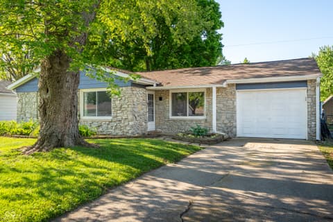 8215 W Fairview Drive W, Yorktown, IN 47396