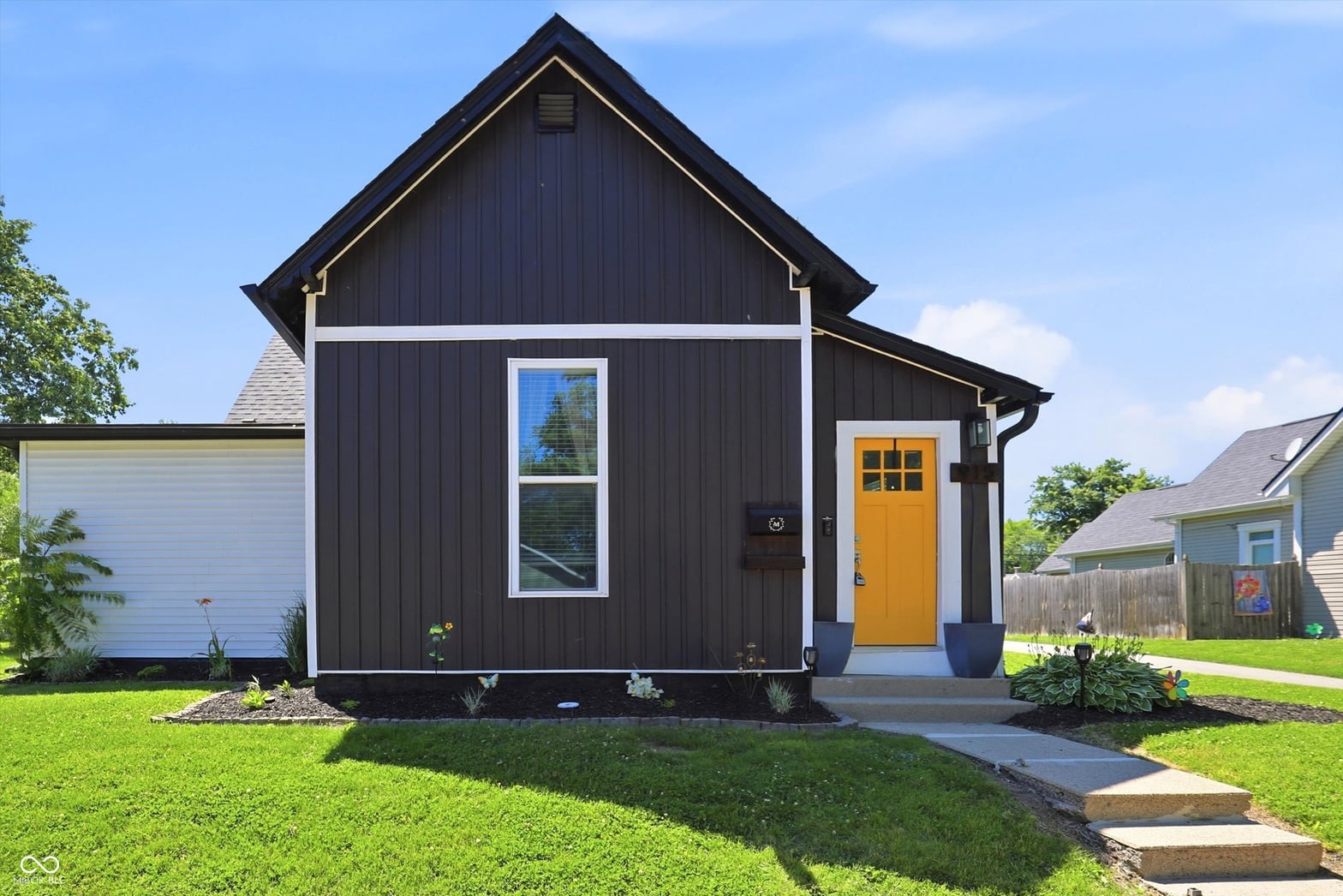 Front exterior at 915 S 11th Street, Noblesville, IN