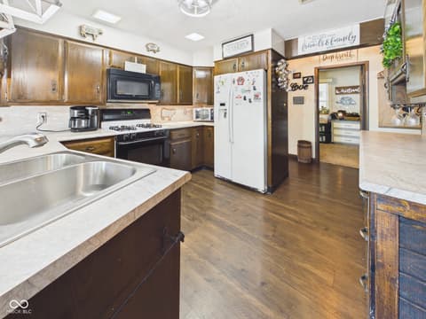 Photo of 318 Vasbinder Drive, Chesterfield, IN