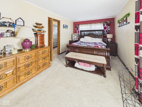 Photo of 318 Vasbinder Drive, Chesterfield, IN