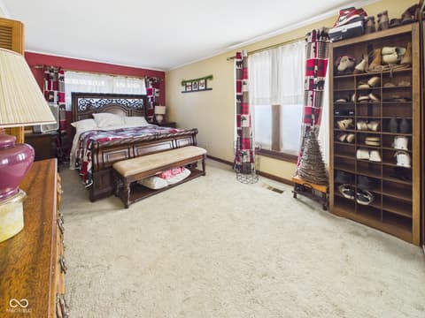 Photo of 318 Vasbinder Drive, Chesterfield, IN