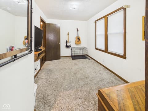 Photo of 318 Vasbinder Drive, Chesterfield, IN