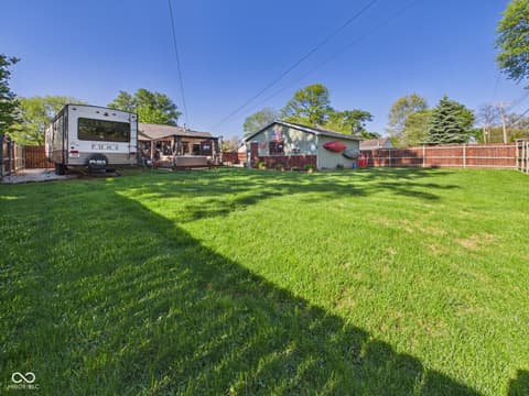 Photo of 318 Vasbinder Drive, Chesterfield, IN