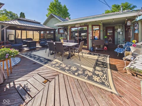 Photo of 318 Vasbinder Drive, Chesterfield, IN