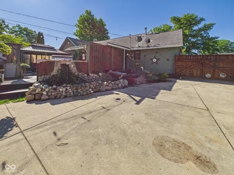 Photo of 318 Vasbinder Drive, Chesterfield, IN