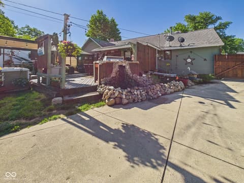 Photo of 318 Vasbinder Drive, Chesterfield, IN