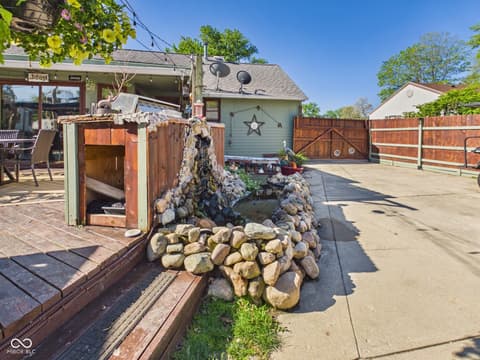 Photo of 318 Vasbinder Drive, Chesterfield, IN