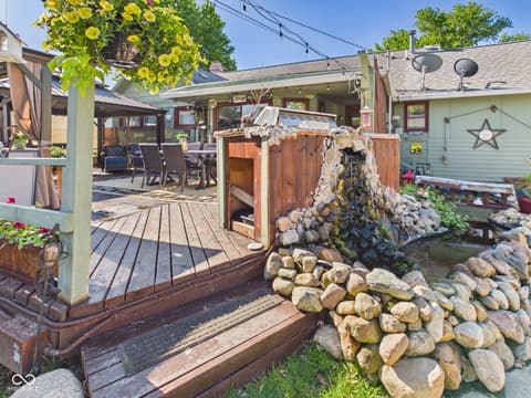 Photo of 318 Vasbinder Drive, Chesterfield, IN