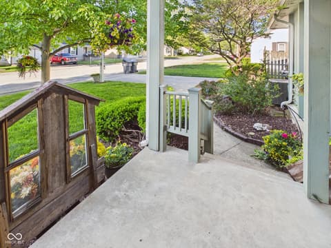 Photo of 318 Vasbinder Drive, Chesterfield, IN