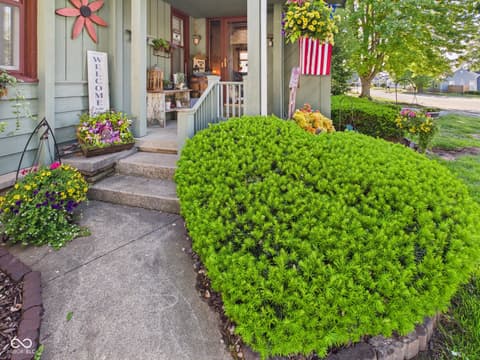 Photo of 318 Vasbinder Drive, Chesterfield, IN