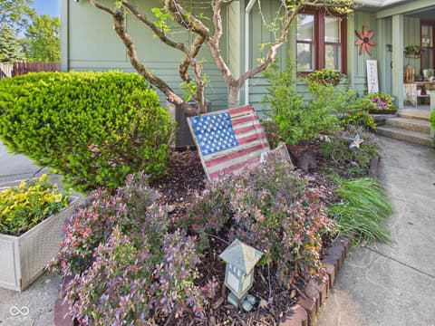 Photo of 318 Vasbinder Drive, Chesterfield, IN