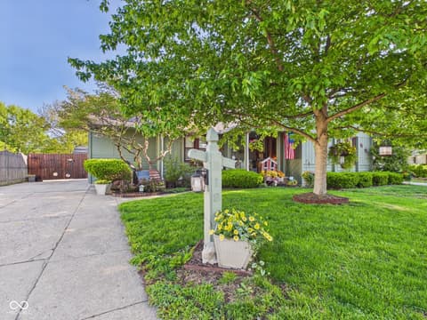 Photo of 318 Vasbinder Drive, Chesterfield, IN