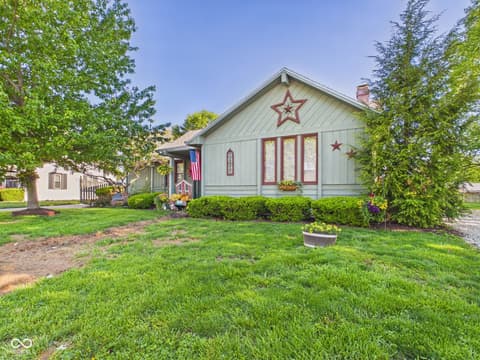 Photo of 318 Vasbinder Drive, Chesterfield, IN