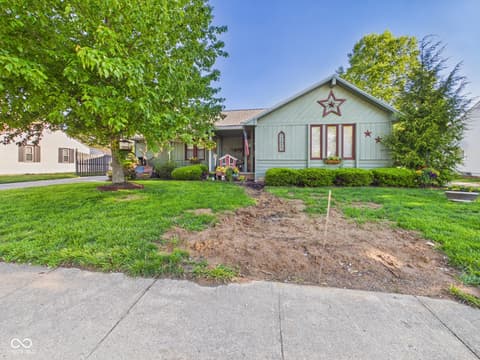 Photo of 318 Vasbinder Drive, Chesterfield, IN