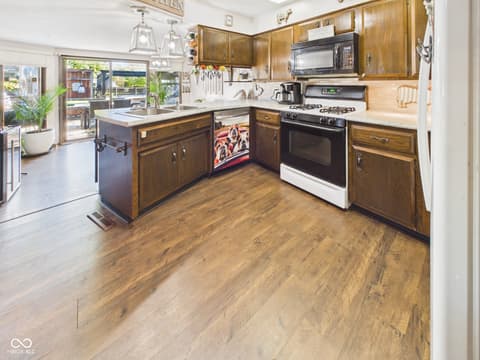 Photo of 318 Vasbinder Drive, Chesterfield, IN