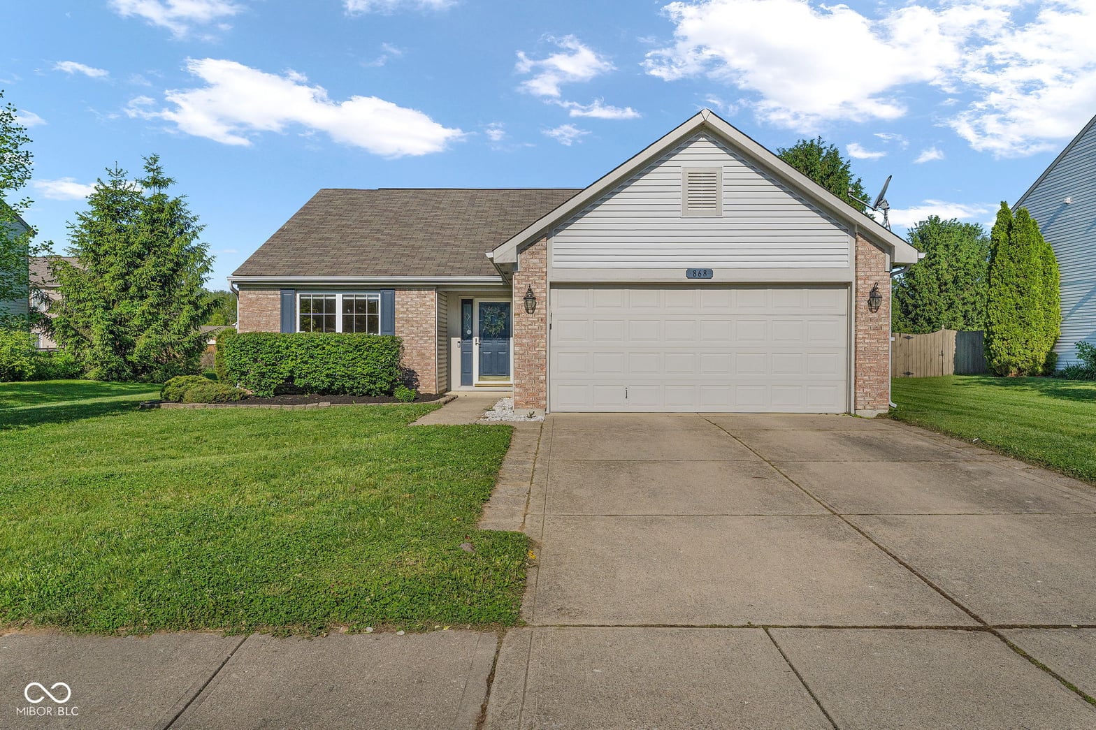 Photo of 868 Seabreeze Drive, Avon, IN