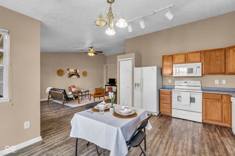 Photo of 868 Seabreeze Drive, Avon, IN