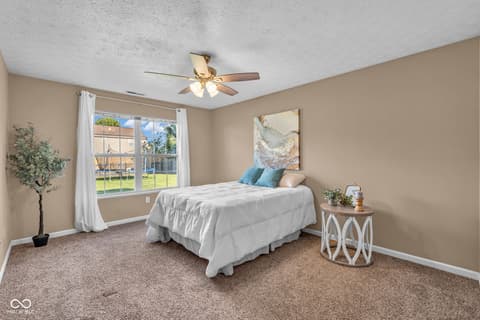Photo of 868 Seabreeze Drive, Avon, IN