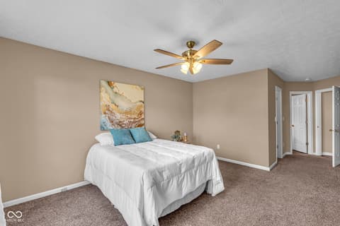 Photo of 868 Seabreeze Drive, Avon, IN